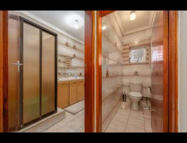 5 BEDROOM HOUSE FOR SALE IN ISIPINGO HILLS